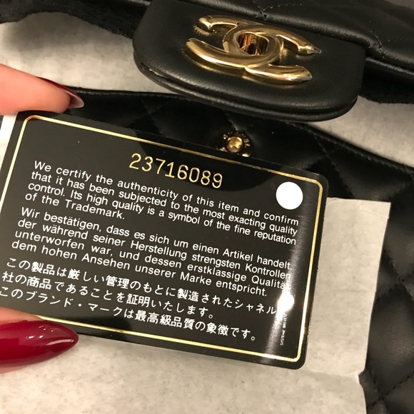 Chanel Classic Medium Double Flap Bag in Lambskin - Picture 5 of 8